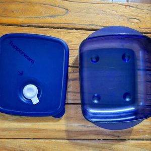 Tupperware vent and serve dish